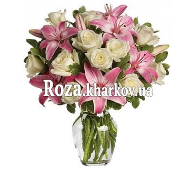 Bouquet of roses and lilies