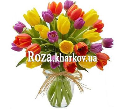 Букет разноцветных тюльпанов