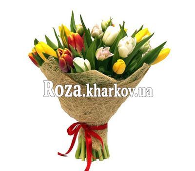 Букет разноцветных тюльпанов