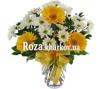 Bouquet of camomiles and gerberas