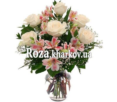 Букет троянд і альстромерій