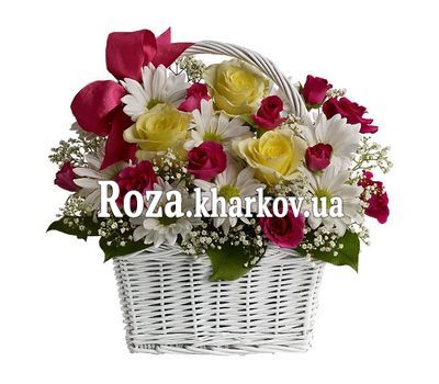 Корзина хризантем и роз