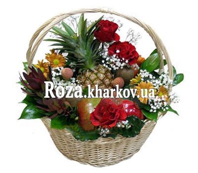 Корзина с фруктами и цветами