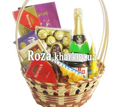 Подарочная корзина с конфетами и шампанским