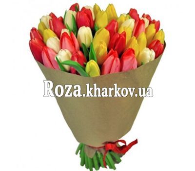 Яркий букет из тюльпанов