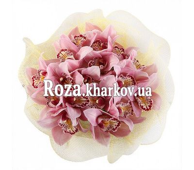 Розовые орхидеи в букете