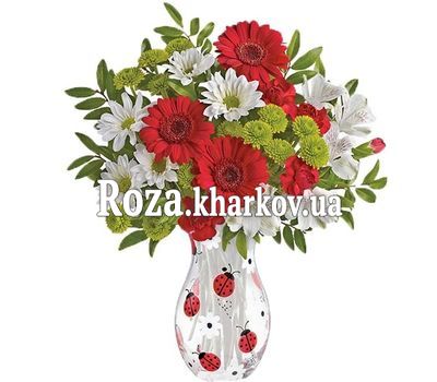 Букет с красными герберами и хризантемами