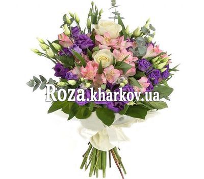 Дизайнерский букет с эустомами и альстромериями Дизайнерский букет с эустомами и альстромериями