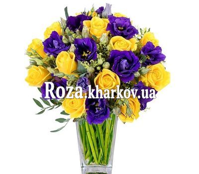 Контрастный букет из желтых роз и фиолетовых эустом