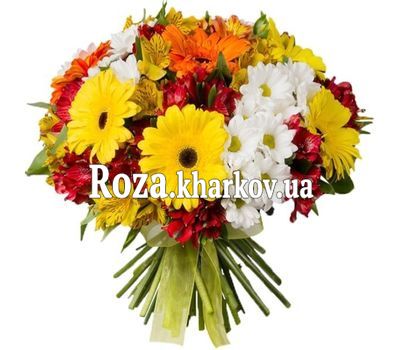 Красочный букет из гербер, альстромерий и хризантем