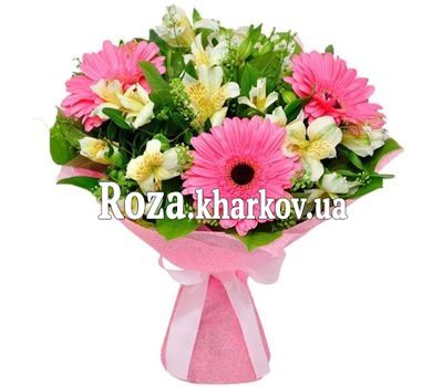 Милый букет из гербер и альстромерий