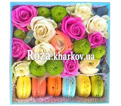 Цветочная коробочка с макарунами