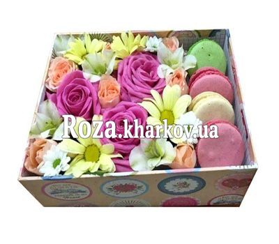 Сборный букет в квадратной коробке