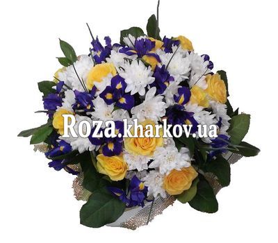 Букет из роз, ирисов и хризантем